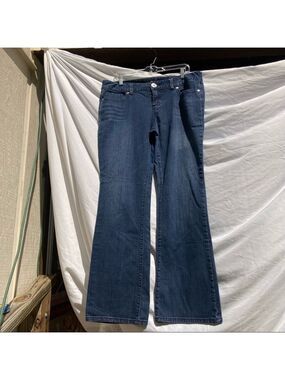Guess Jeans Mid Rise Straight Leg Boot Leg, Size 34